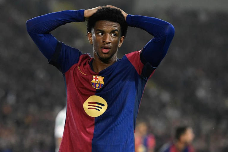 4 pemain Barcelona ini wajib bersinar di pramusim demi yakinkan Hansi Flick